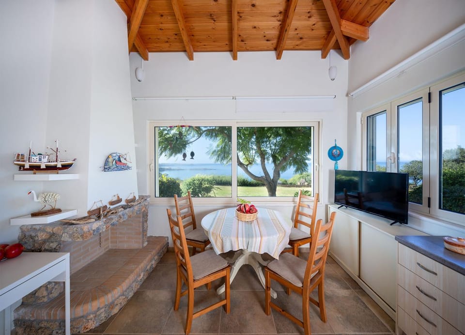 Natural landscape, View (from property/room), Living room, Seating area, Dining area
