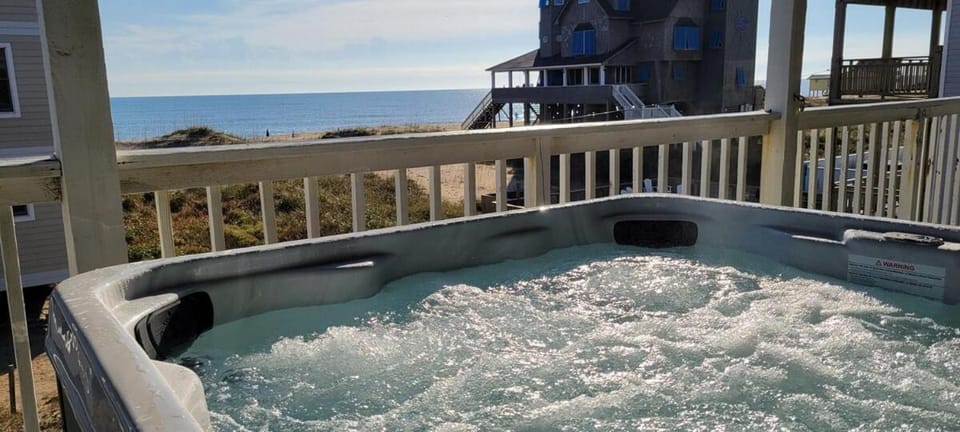Genesis On The Water - Semi-Oceanfront - Hot Tub - Pool House in Rodanthe