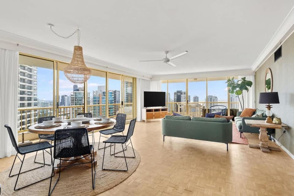 Communal lounge/ TV room, Living room, Dining area