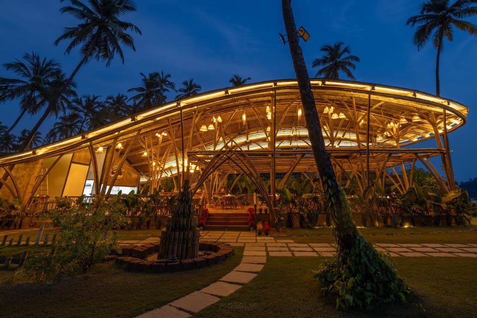 Property building, Restaurant/places to eat, Restaurant/places to eat, Night, Garden