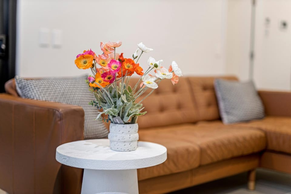Restaurant/places to eat, Living room
