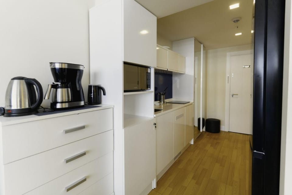 TV and multimedia, Coffee/tea facilities, Kitchen or kitchenette, minibar, oven, pet friendly, stove, toaster