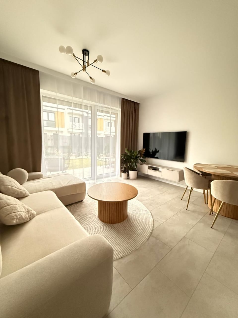 Communal lounge/ TV room, TV and multimedia, Living room, Seating area, Evening entertainment