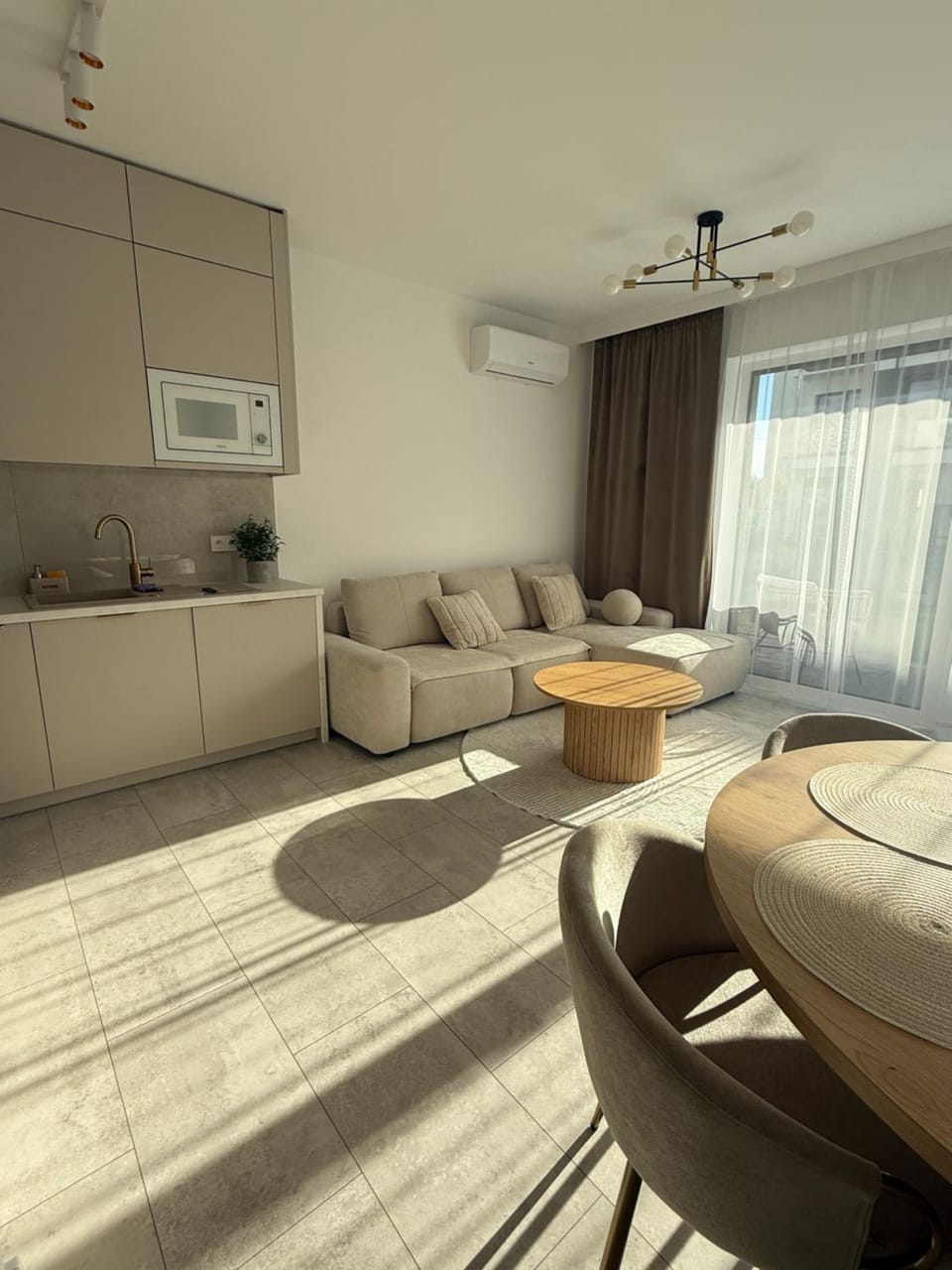 Living room, Seating area, Dining area, air conditioner