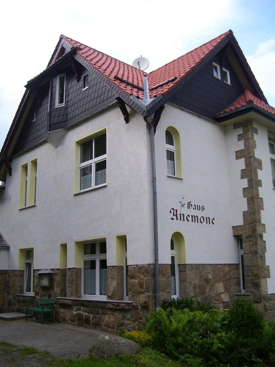 Facade/entrance