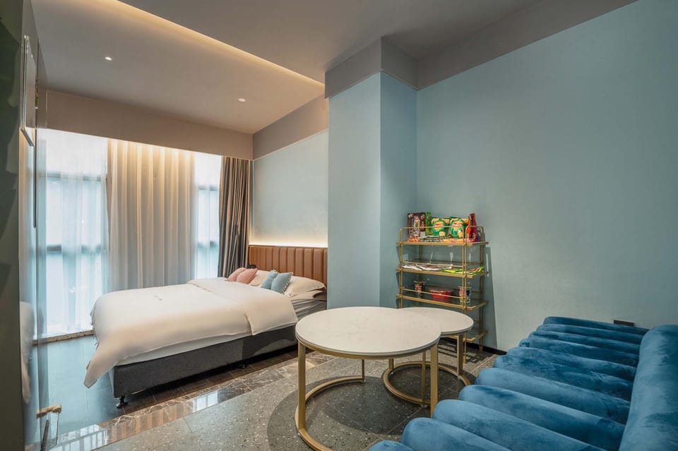 Seating area, Bedroom