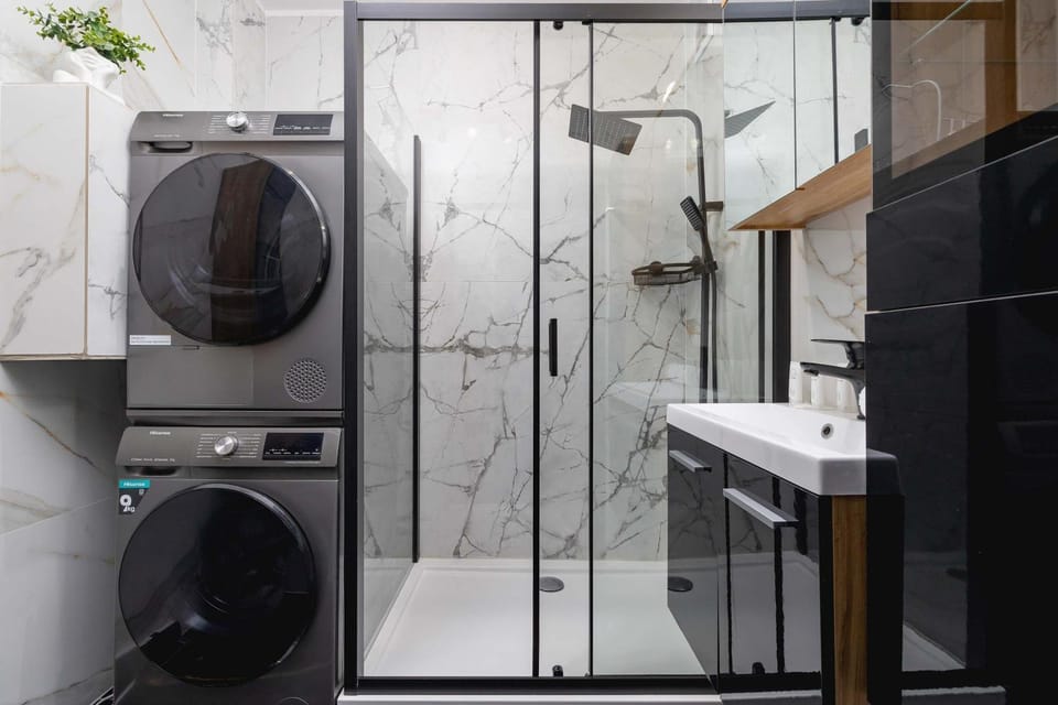 Shower, Bathroom, washing machine, dryer