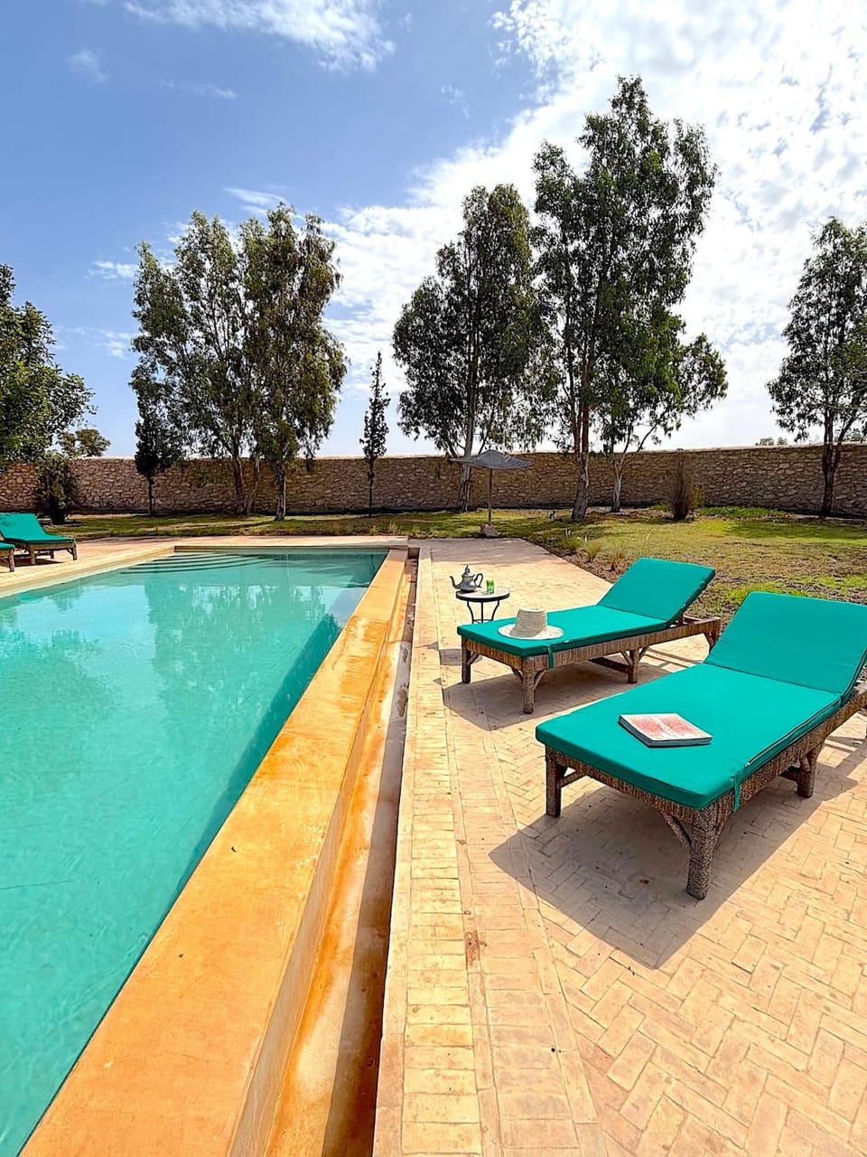 Day, Natural landscape, Pool view, Swimming pool, sunbed