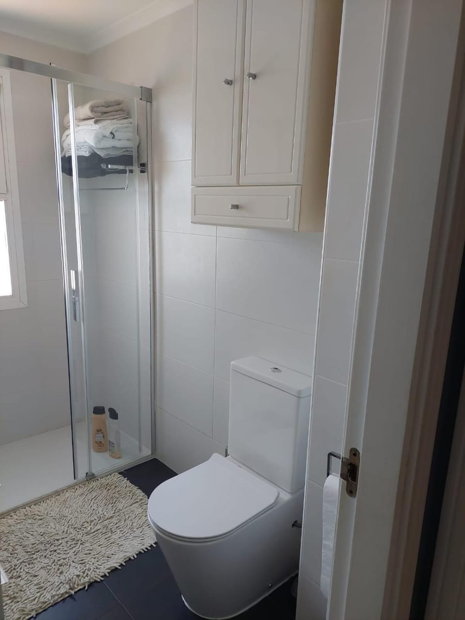 Bathroom, towels