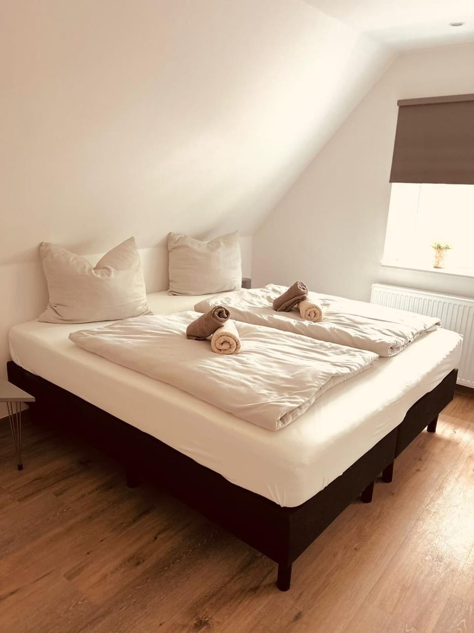 Bed, Photo of the whole room, Bedroom, towels