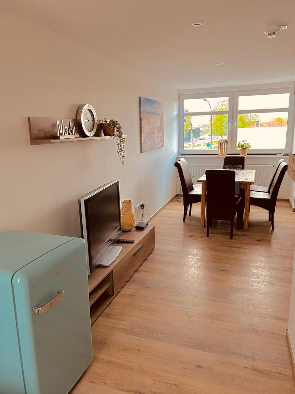 Seating area, Dining area