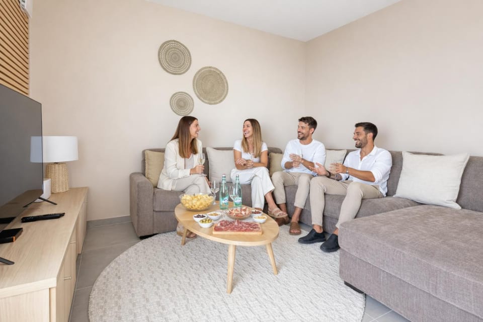 People, TV and multimedia, Living room, Seating area, group of guests