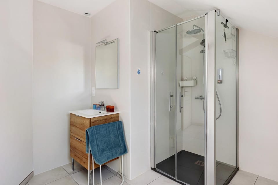 Bathroom, Living room