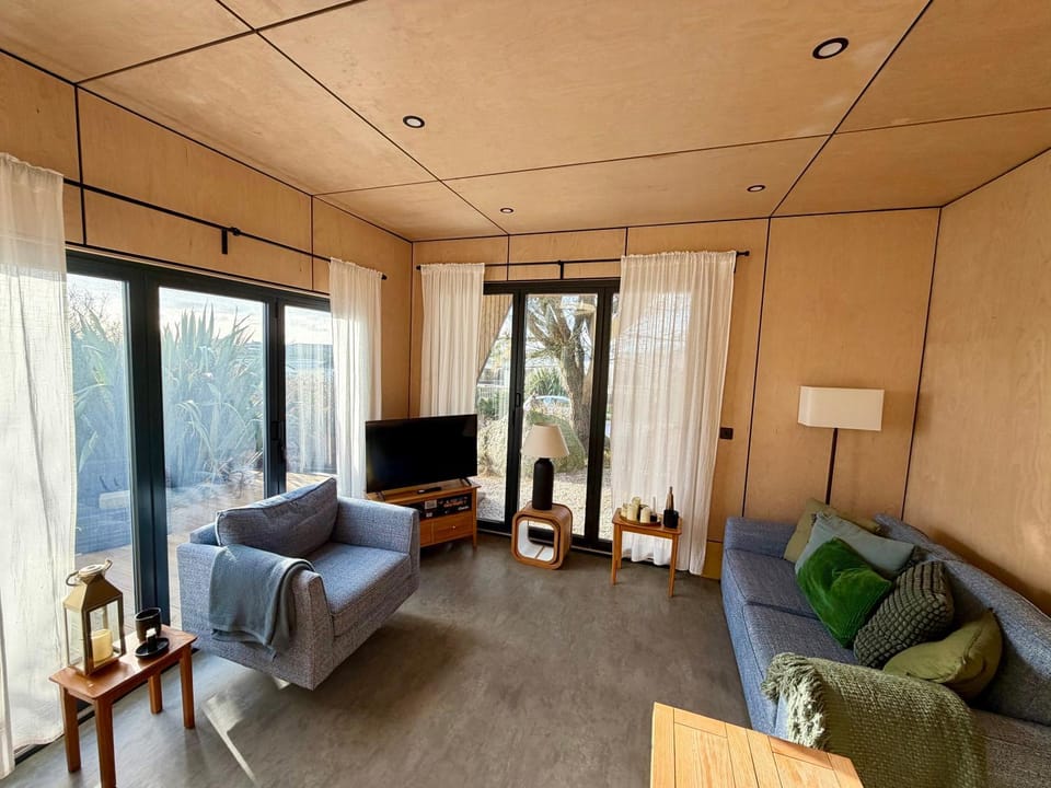 Communal lounge/ TV room, TV and multimedia, Living room