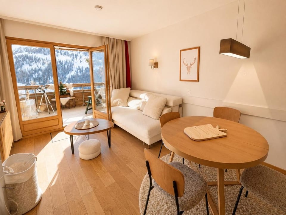Living room, Seating area, Dining area, Bedroom