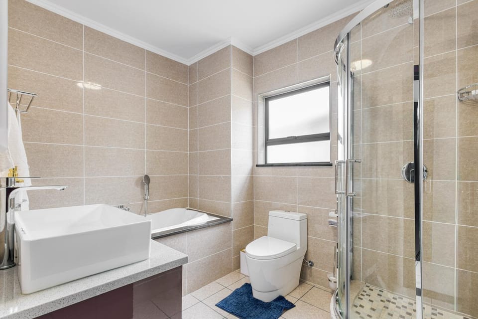 Shower, Toilet, Bathroom, Bath, towels