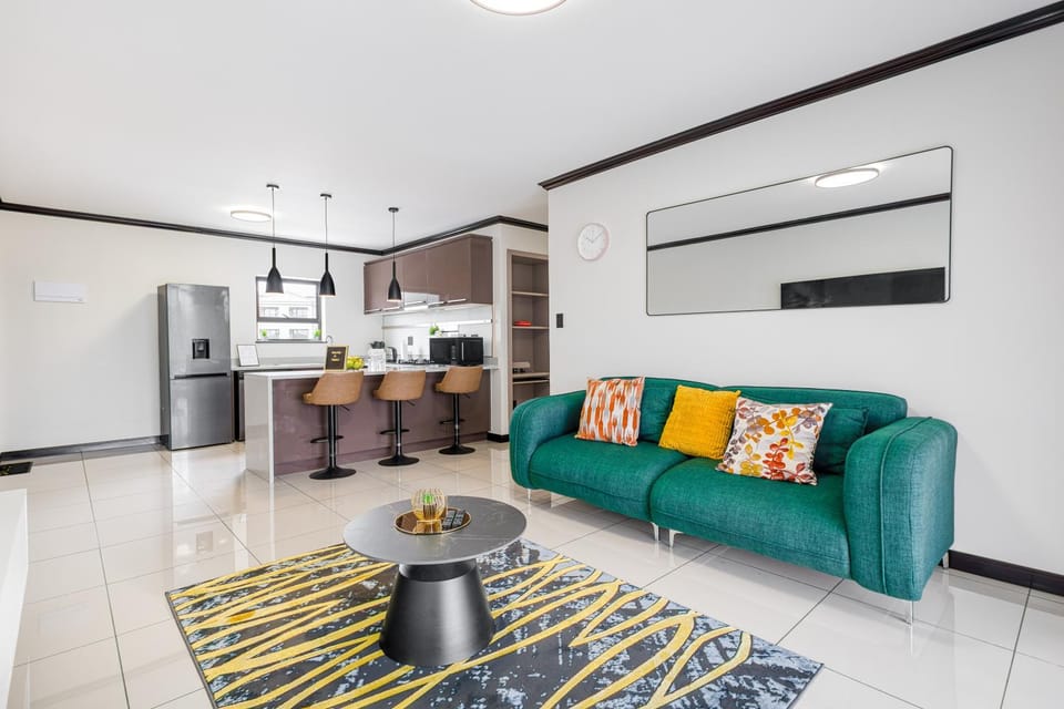 Kitchen or kitchenette, Living room, Seating area, Dining area, oven, stove