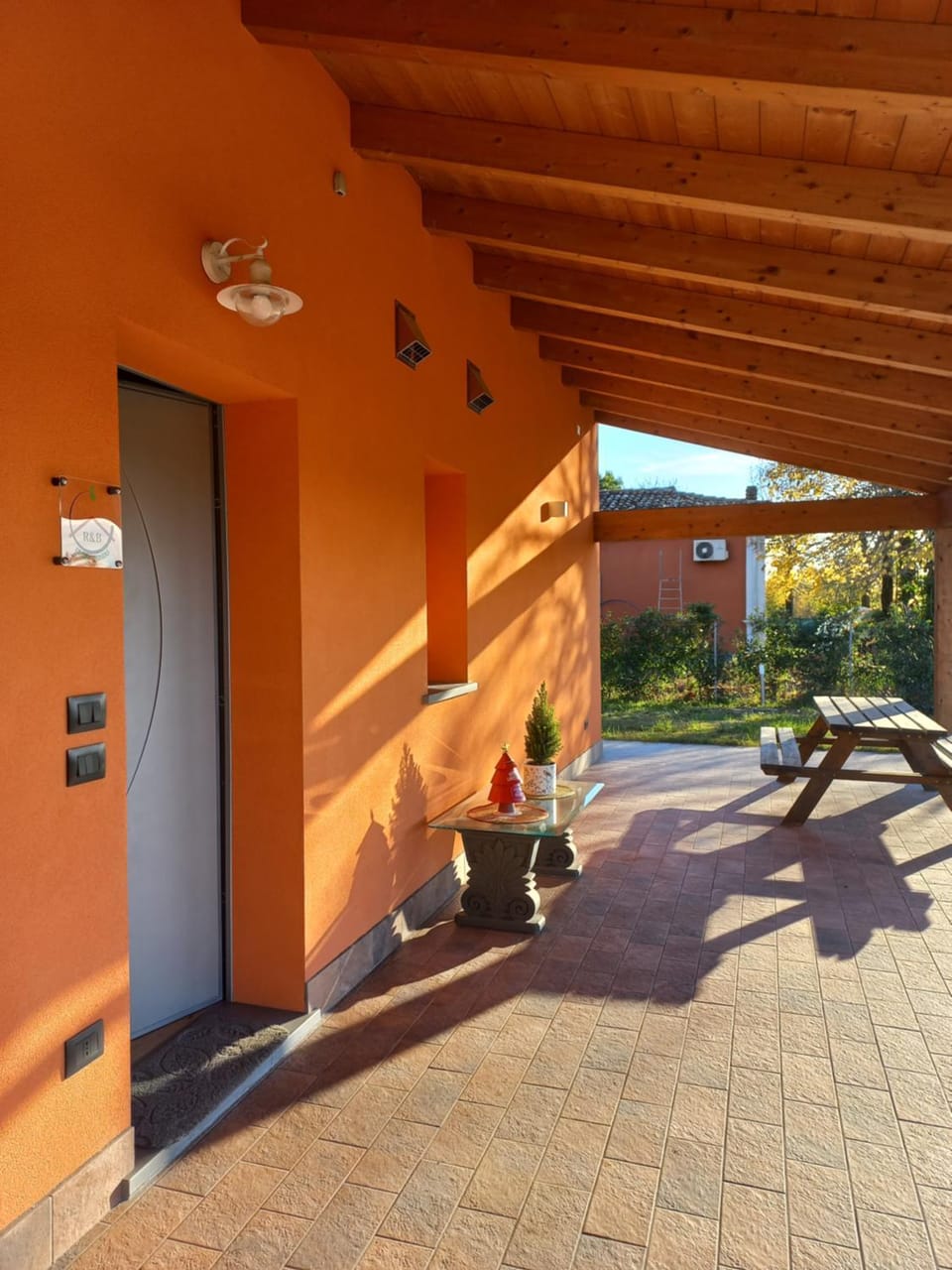 Facade/entrance