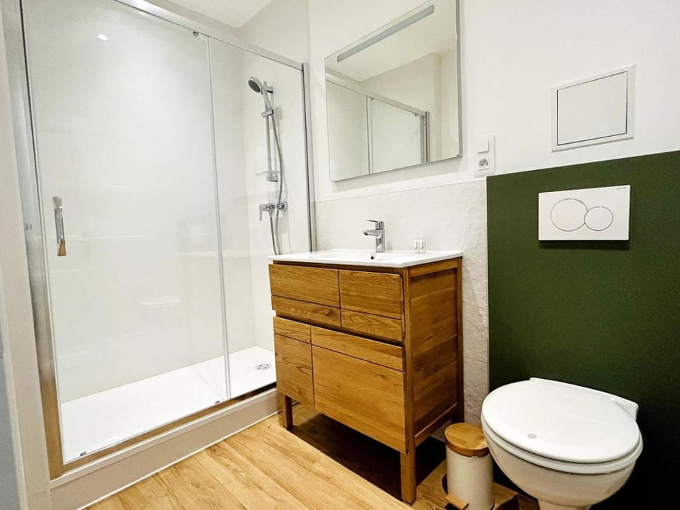 Shower, Toilet, Bathroom