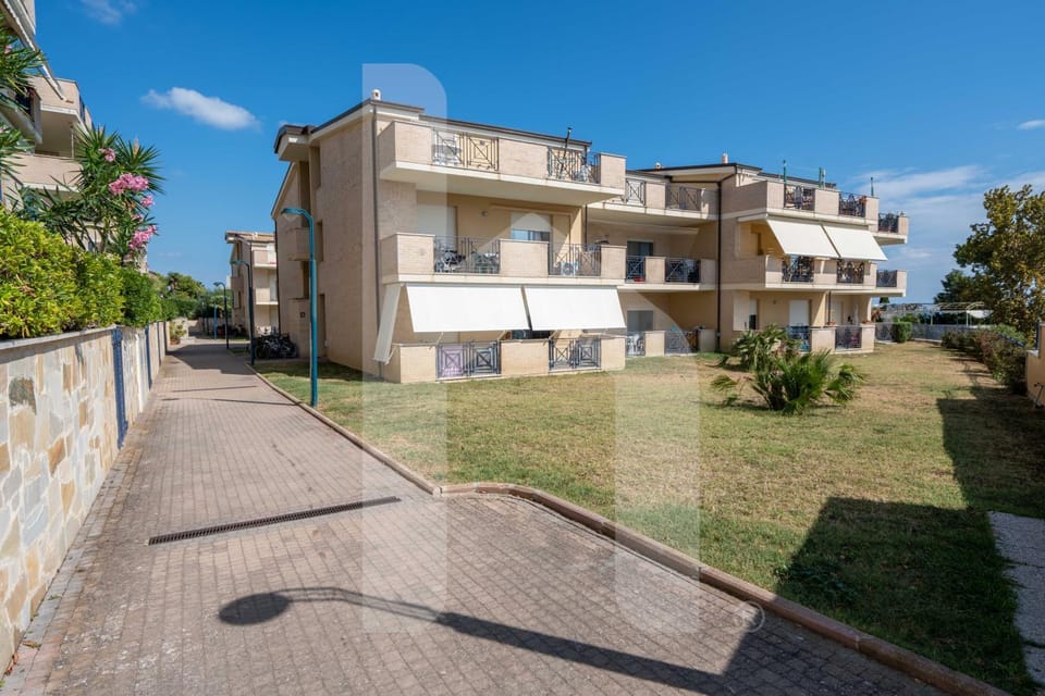 Property building, Day, Garden