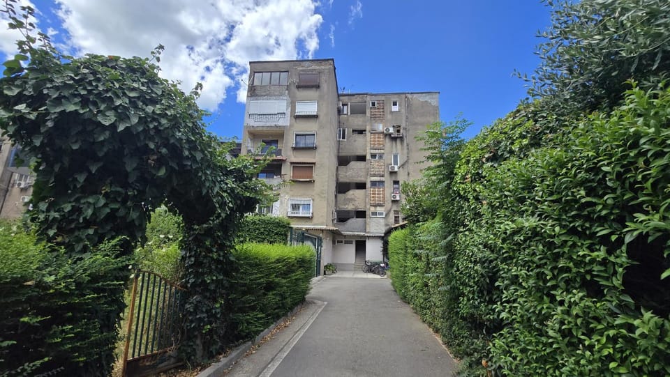 Property building, Neighbourhood