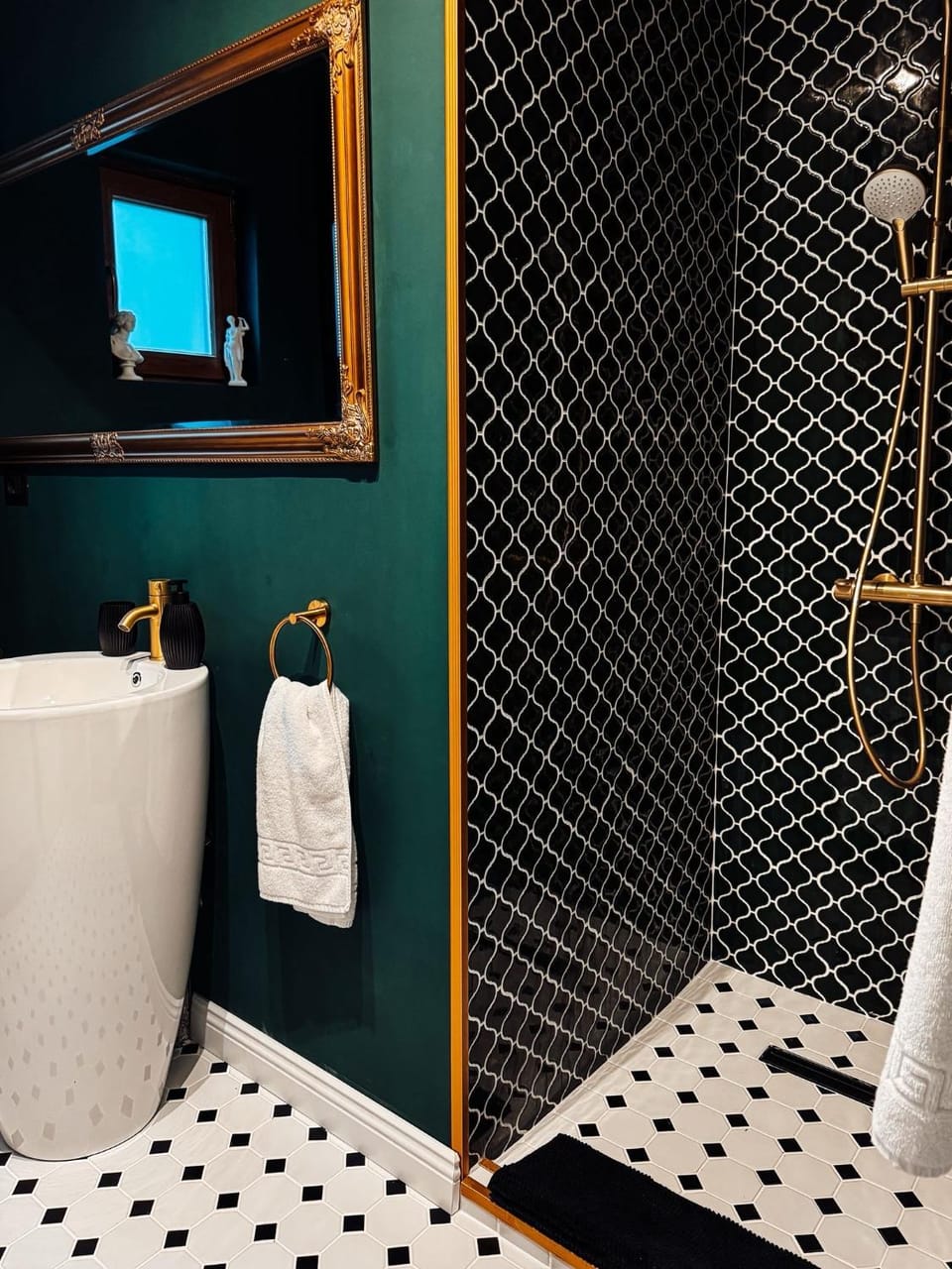 Shower, Bathroom, towels