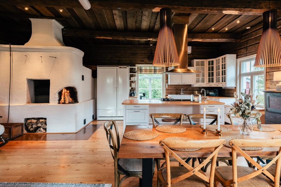 Kitchen or kitchenette, Living room, Seating area, Dining area