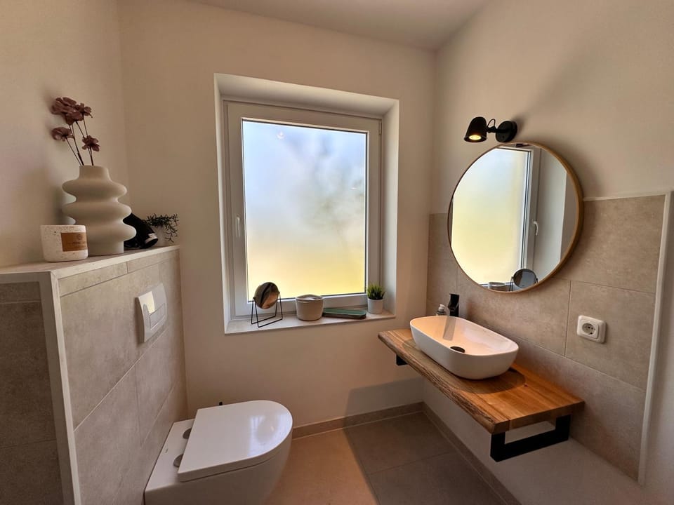 Toilet, Bathroom, towels