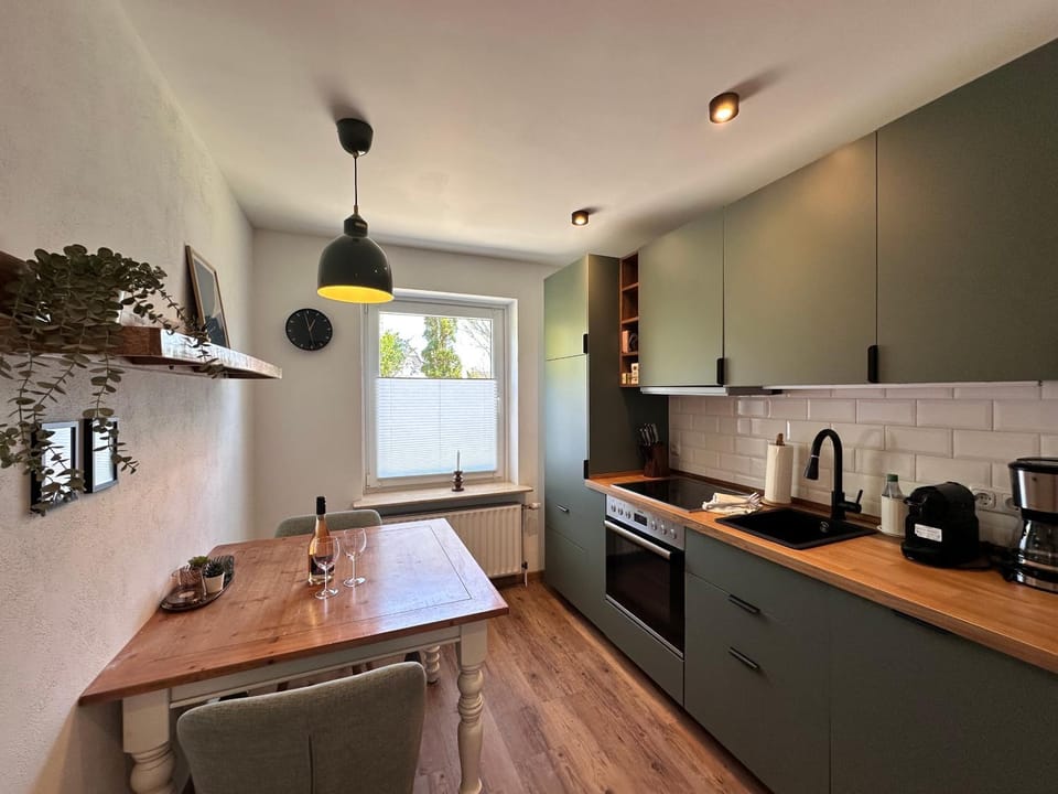 Coffee/tea facilities, Kitchen or kitchenette, Dining area, pet friendly, stove, toaster