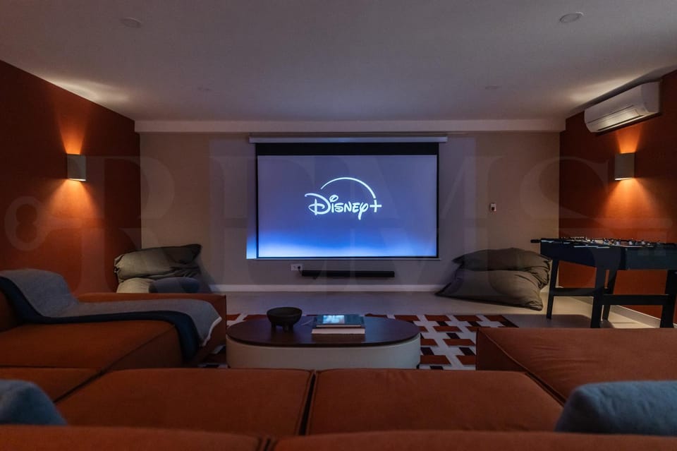 TV and multimedia, Seating area, Evening entertainment