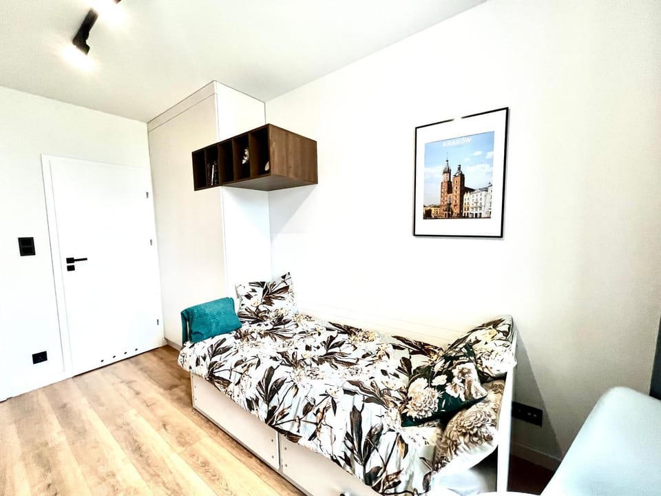 Bed, Seating area, Bedroom, wardrobe