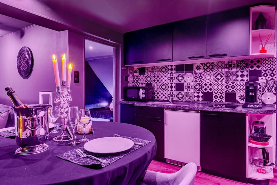 Property building, Kitchen or kitchenette, Living room