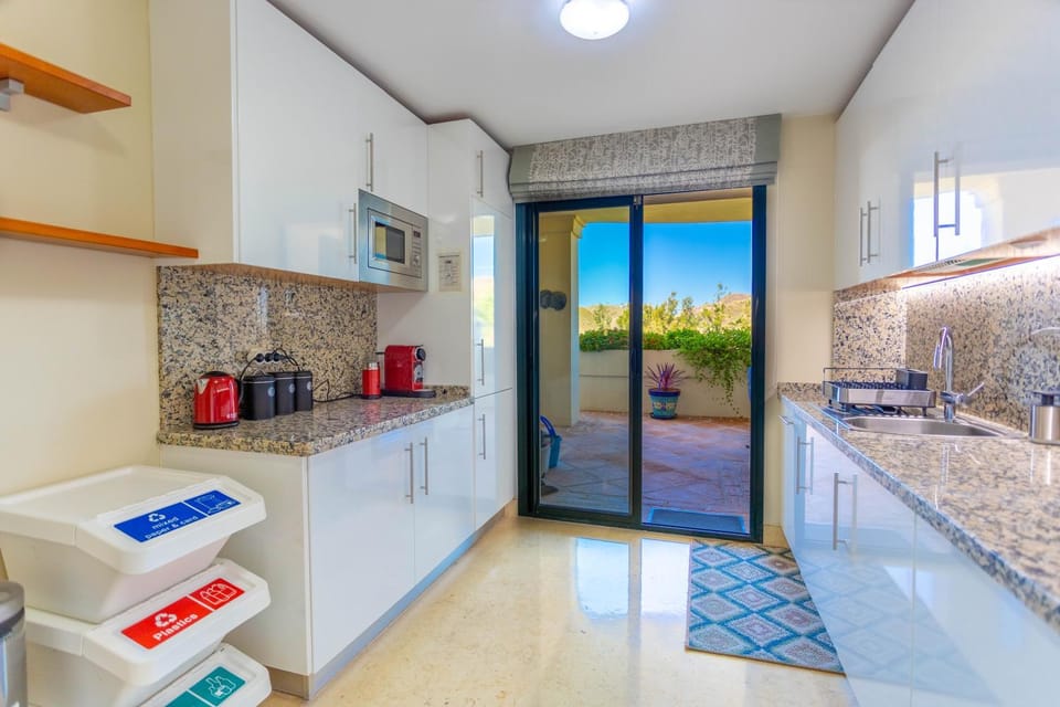 Coffee/tea facilities, Kitchen or kitchenette, dishwasher, microwave, oven, toaster
