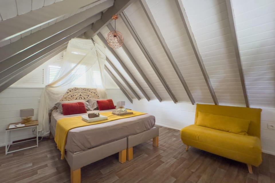 Bed, Photo of the whole room