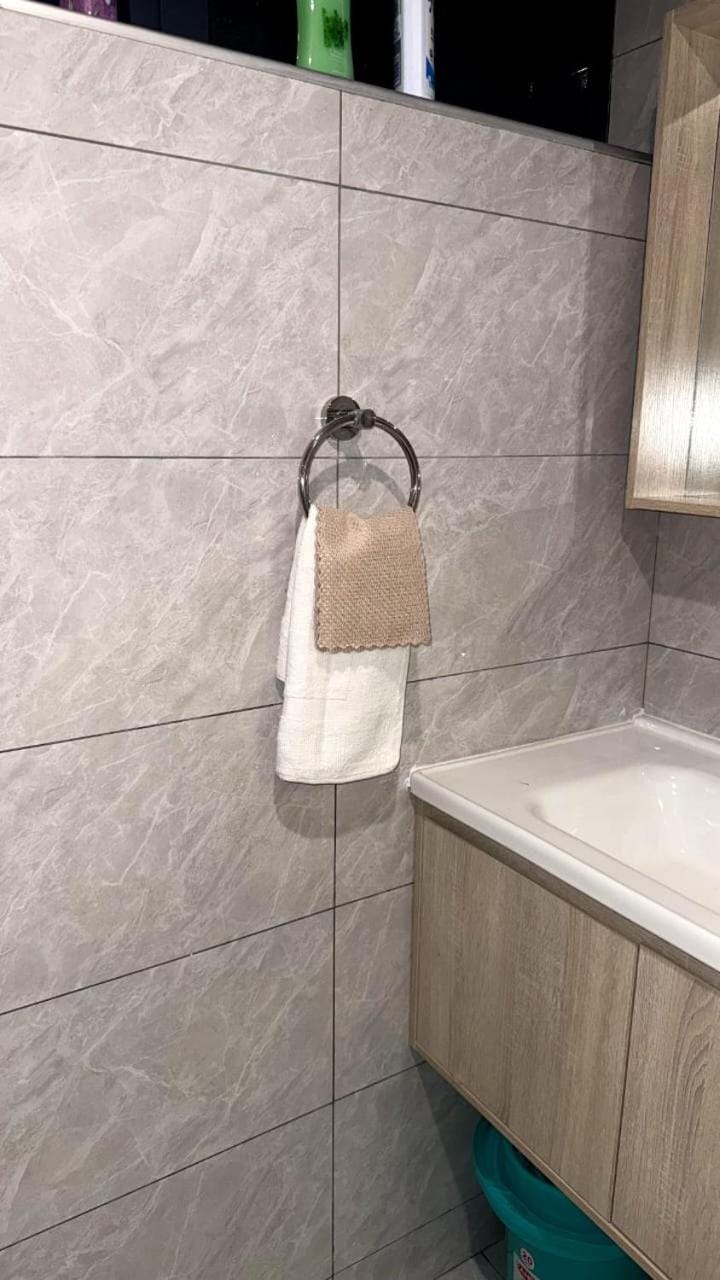 Shower, Bathroom, towels