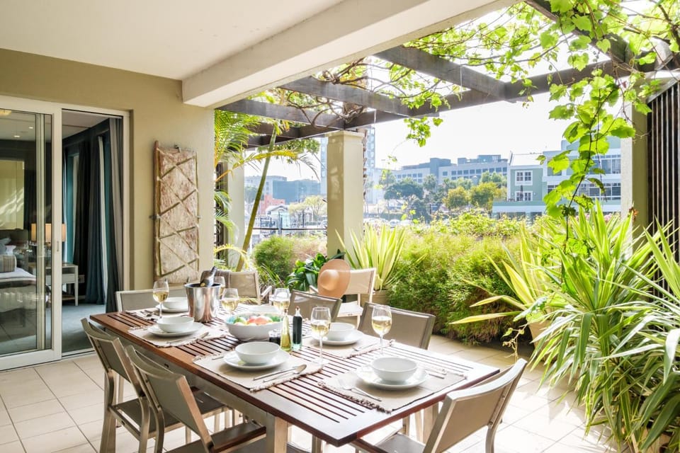 Patio, Balcony/Terrace, Balcony/Terrace, Seating area, Dining area, Garden view