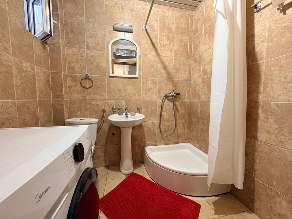 Shower, Toilet, Bathroom, towels, dryer