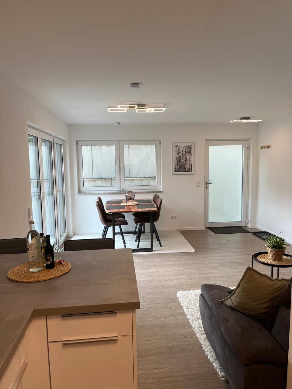 Seating area, Dining area