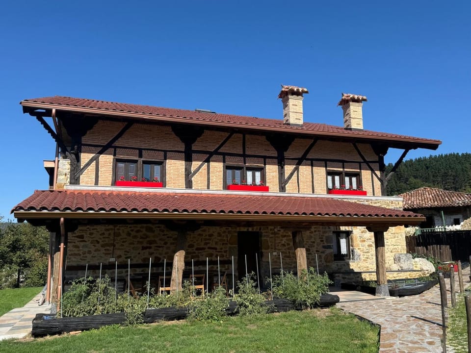 Property building, Garden, Balcony/Terrace, Garden view