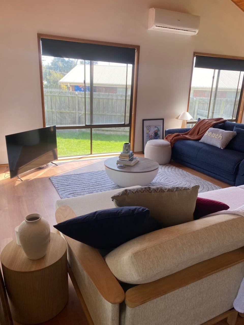 Living room, Seating area, air conditioner