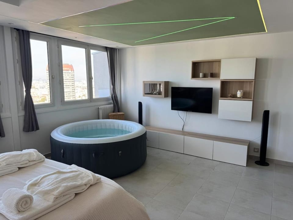 TV and multimedia, towels