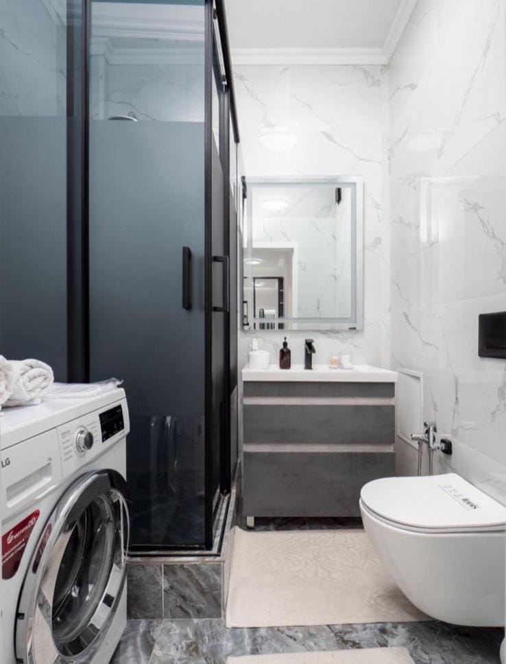 Shower, Toilet, Bathroom, towels, washing machine