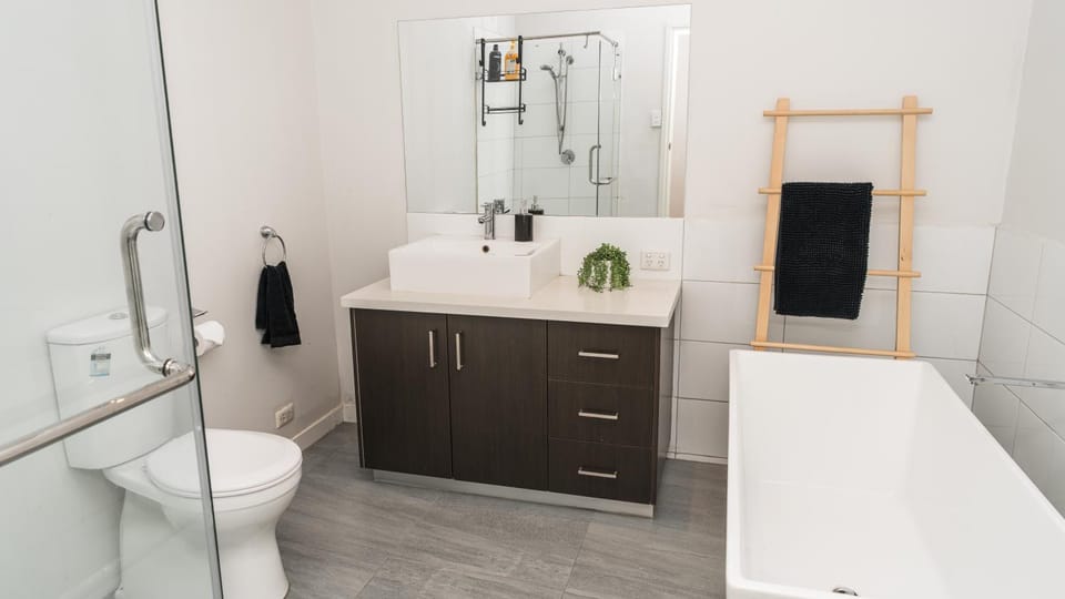 Toilet, Bathroom, towels