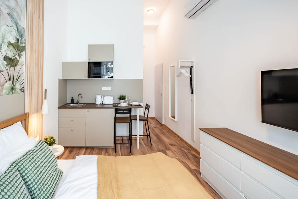 Colorful Studio Top Location AC Apartment in Budapest