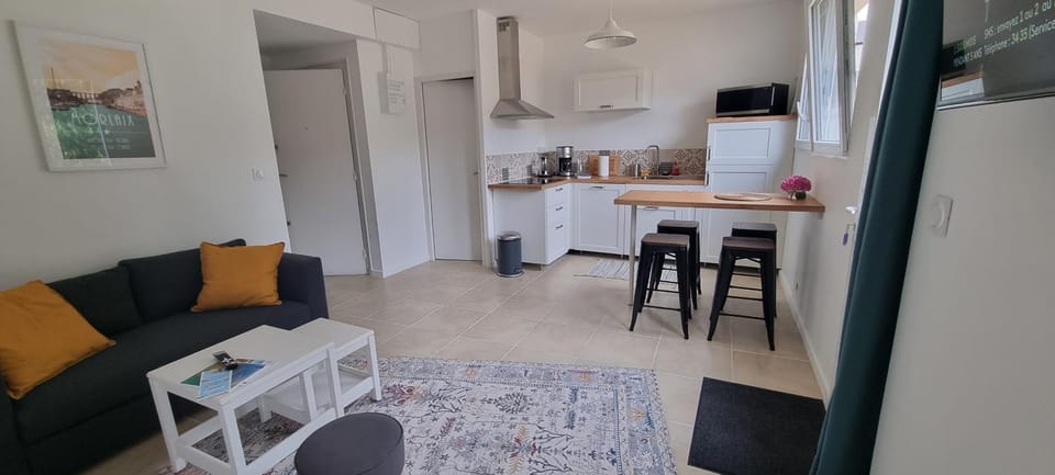 Living room, Dining area, oven, stove