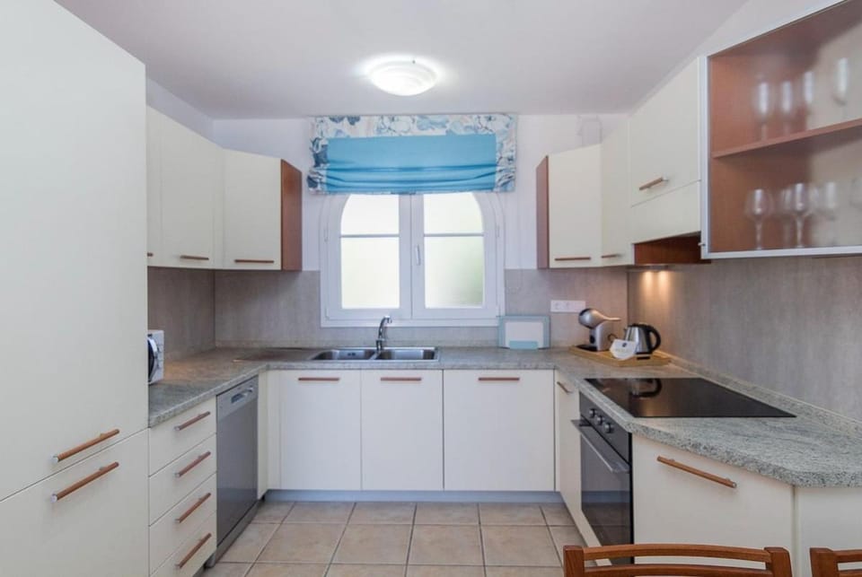 Ocean Pearl Loma Verde Apartment in Comarca Sur