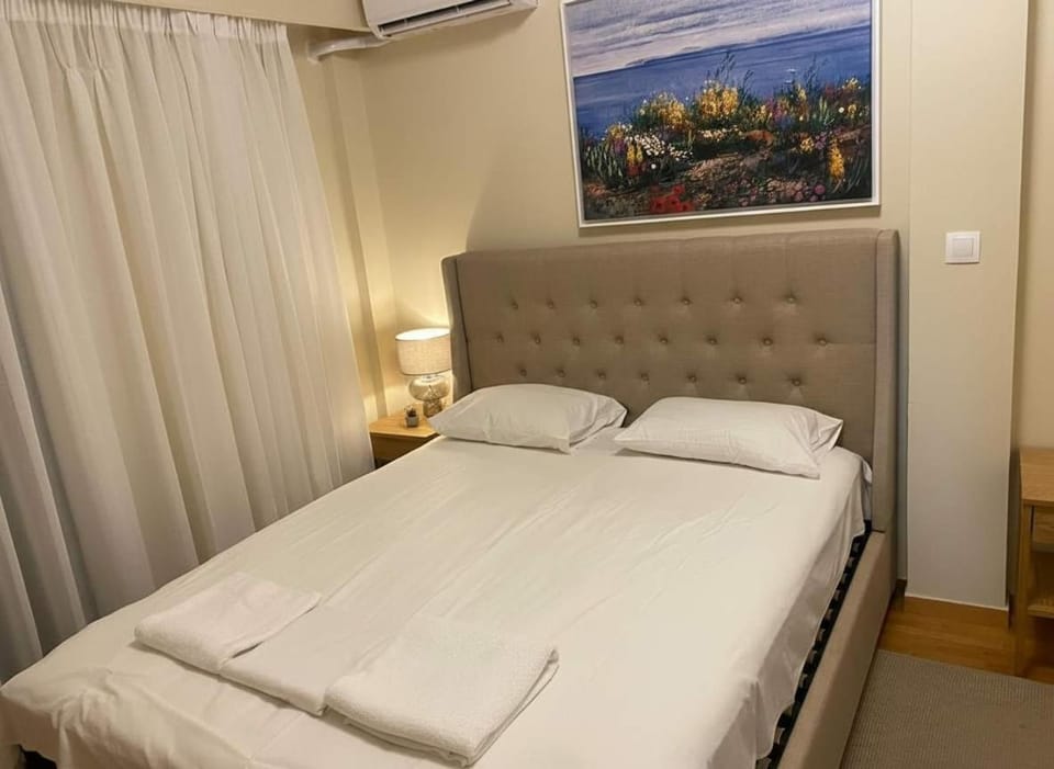 Acropolis Vista 3-Bedroom in Neos Kosmos Apartment in Athens
