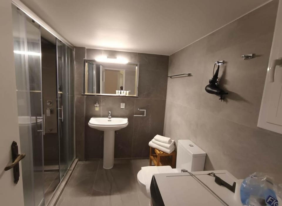 Acropolis Vista 3-Bedroom in Neos Kosmos Apartment in Athens