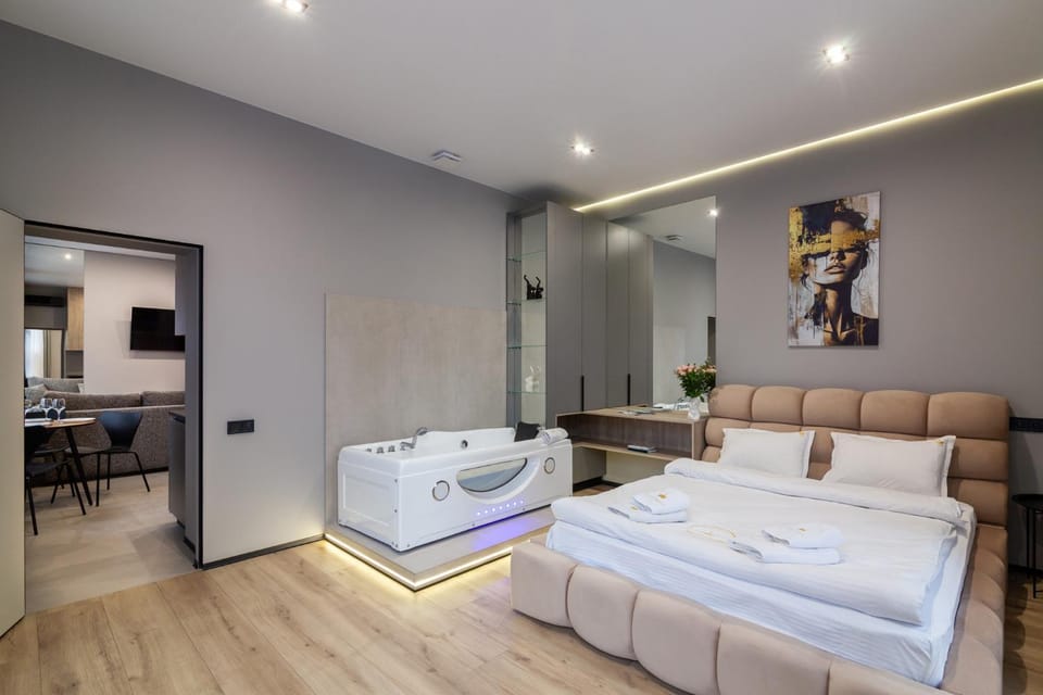 Royal jacuzzi apartment on Krehivska 10 st Apartment in Lviv
