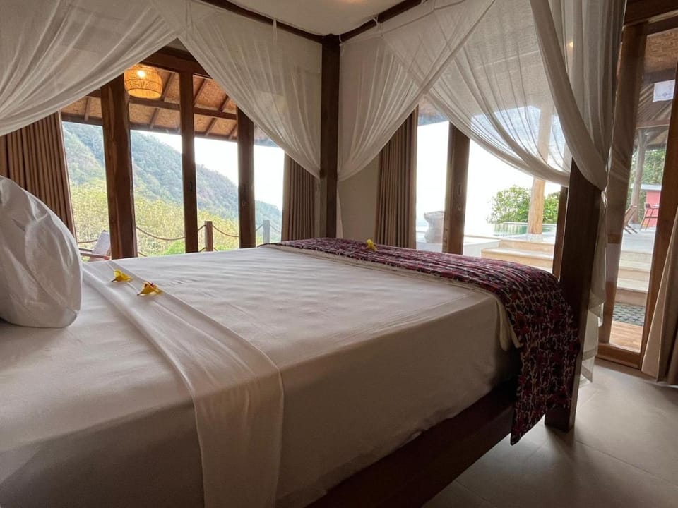 Bed, Natural landscape, Photo of the whole room, Bedroom